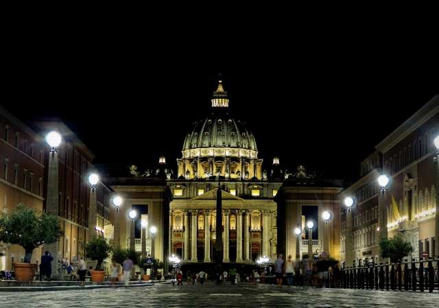 Notte in Piazza San Pietro