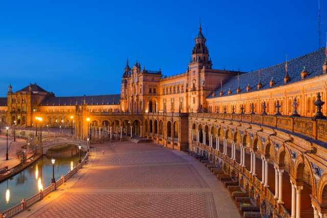 La maestosa Plaza de España di Siviglia