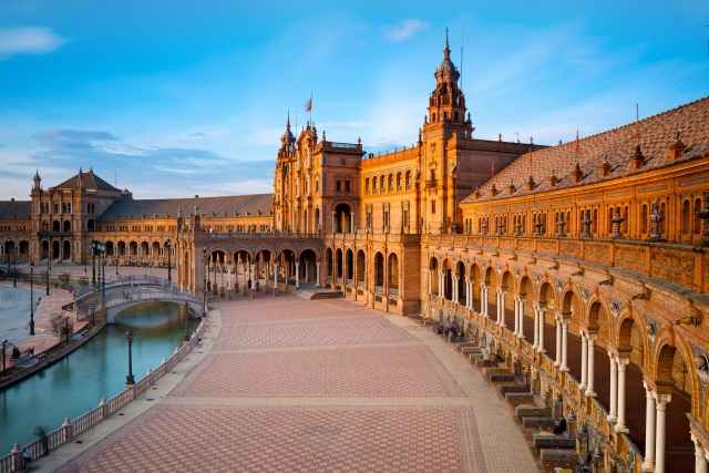 La maestosa Plaza de España di Siviglia
