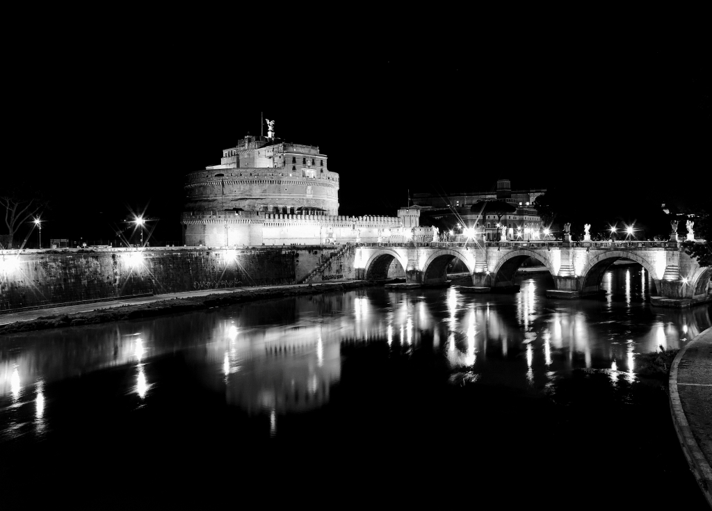 Riflessi sul Tevere in bianco e nero