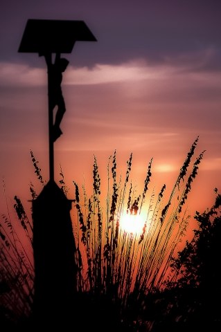 Croce sul tramonto