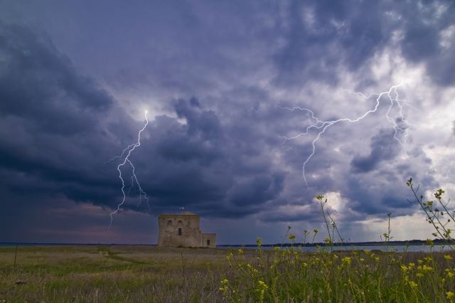 Lampi sopra la torre · silbongia