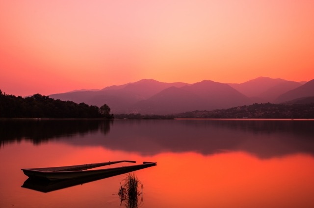 Scende la notte sul lago