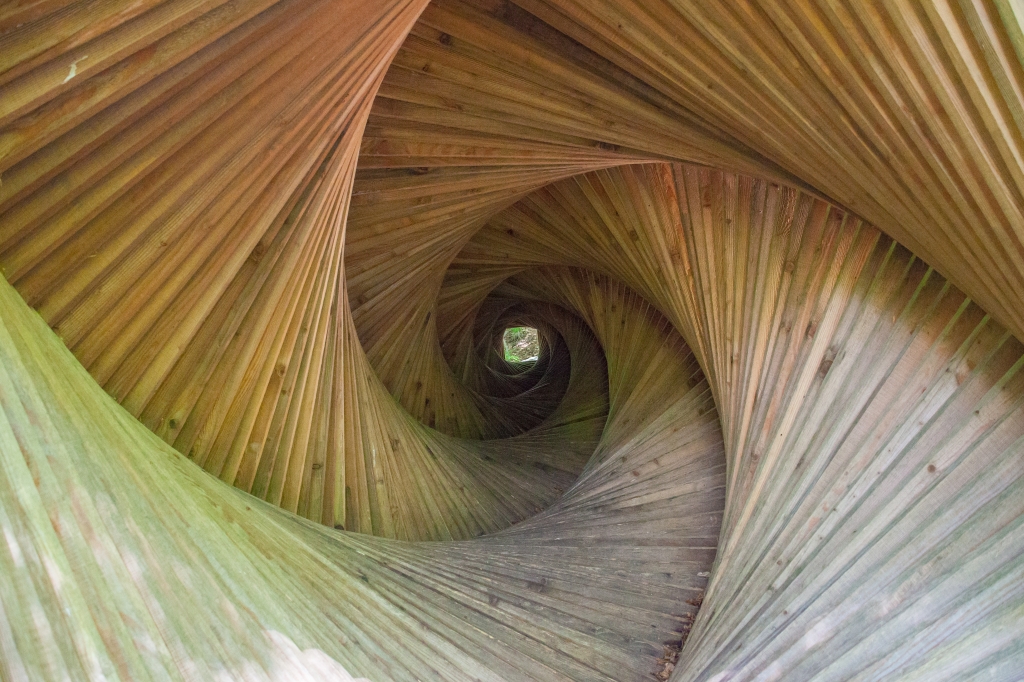 Una scultura in legno ad Artesella, in Val di Sella, Trentino