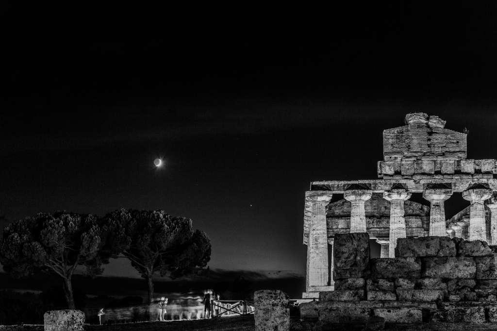 Paestum al chiaro di luna