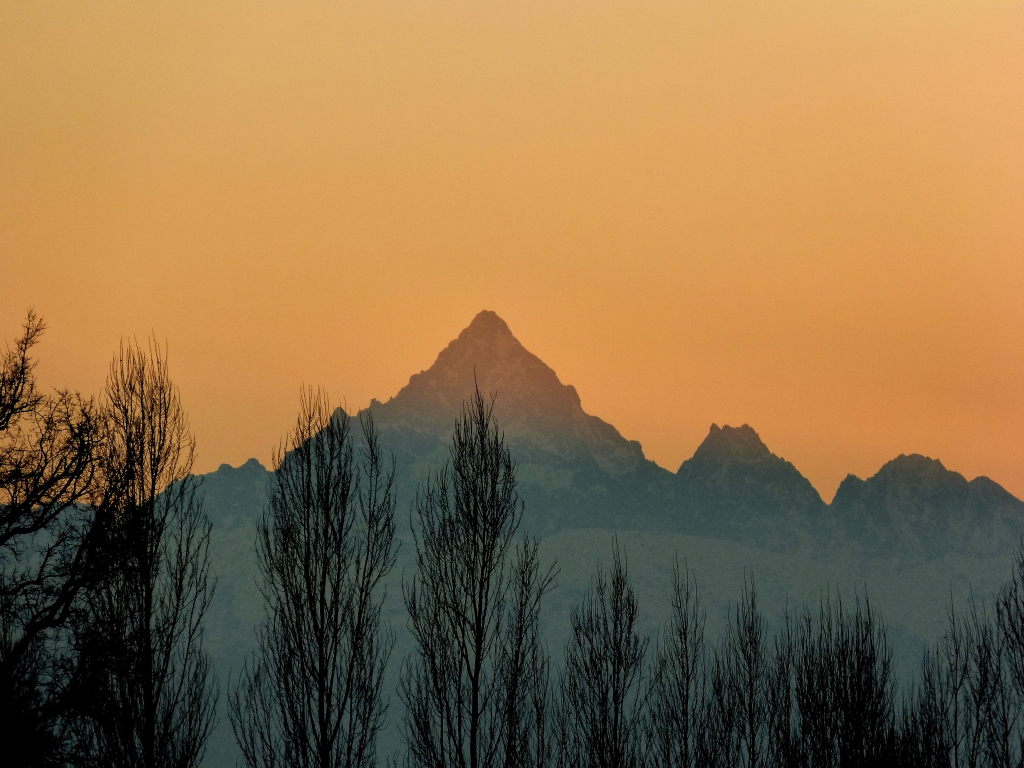 MONVISO SILHOUETTE