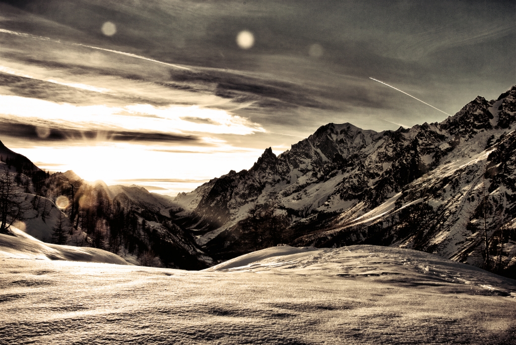 Raggi di sole sul monte Bianco