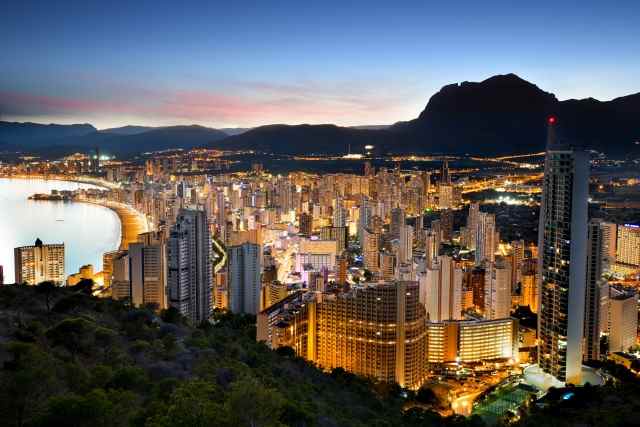 Lo Skyline di Benidorm all'ora blu