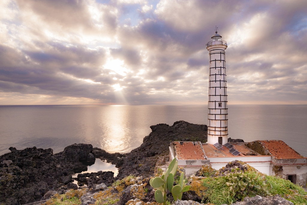 Faro con piscina naturale