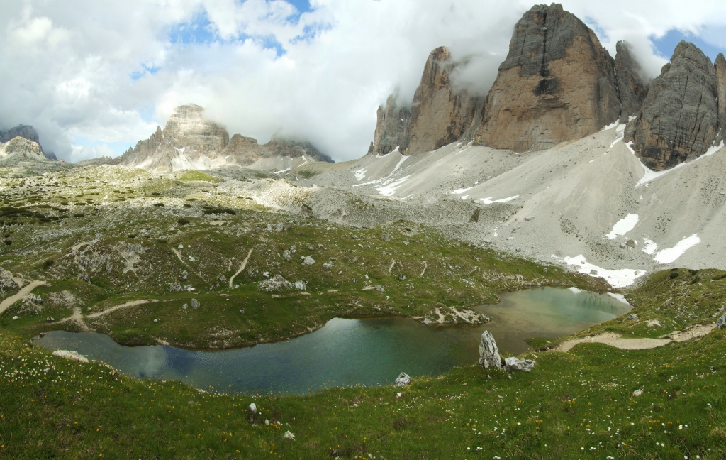 Laghetto ai piedi delle cime di Lavaredo