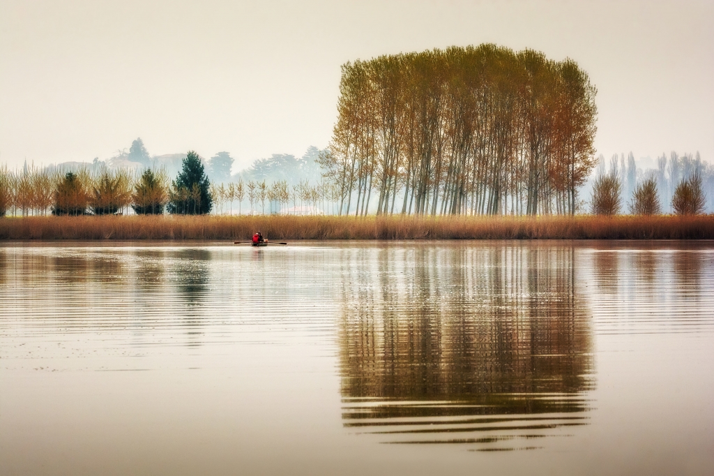 Prime luci sul lago