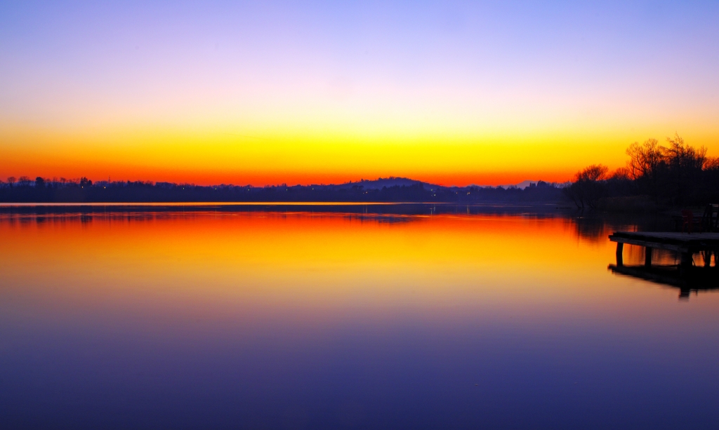 Tramonto sul lago