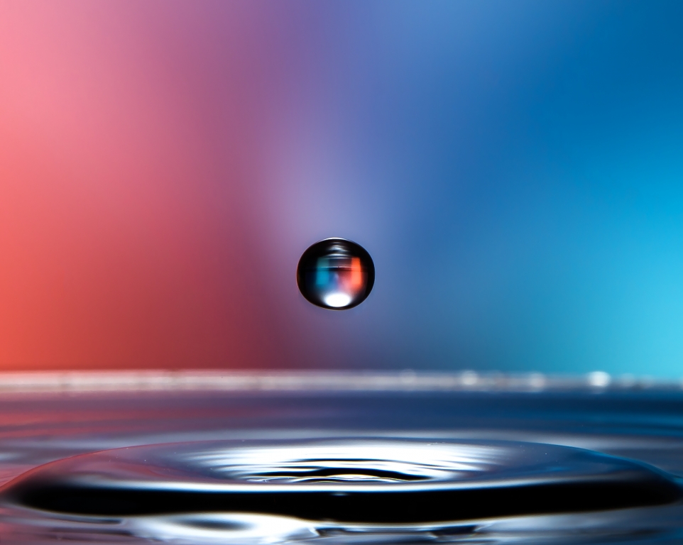 Drop, Goccia di acqua sospesa