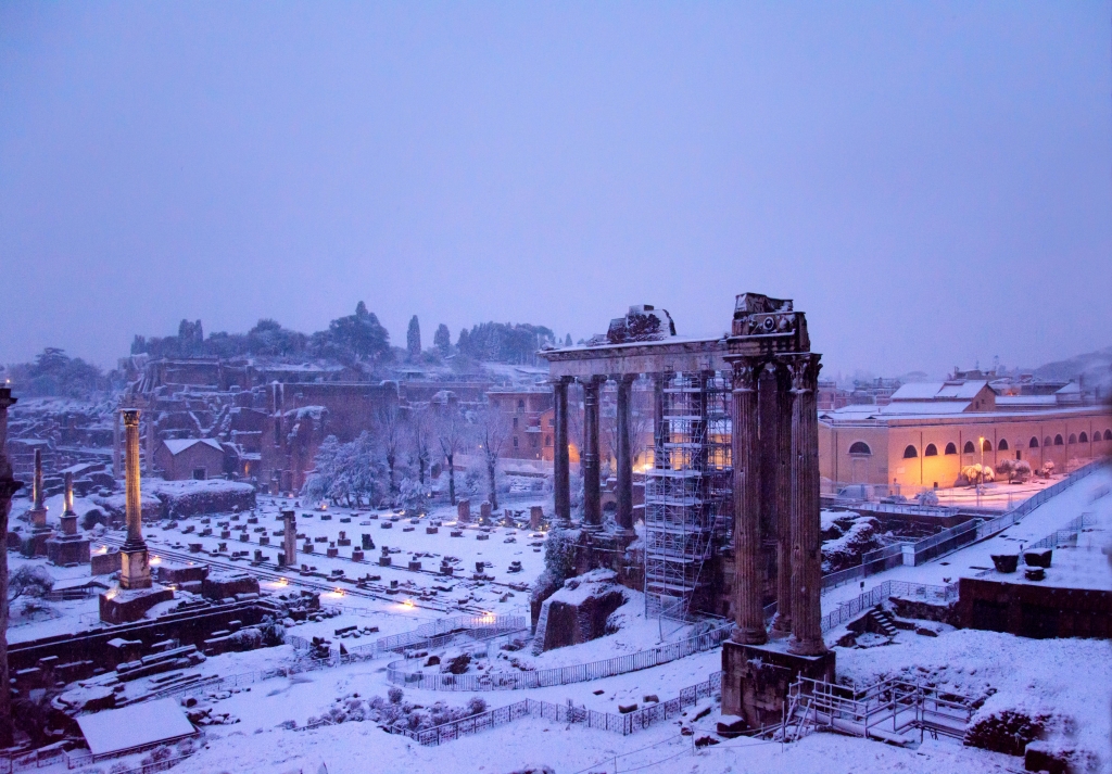 Roma, Foro Romano innevato.