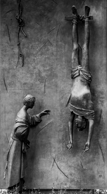 Statua a sfondo religioso