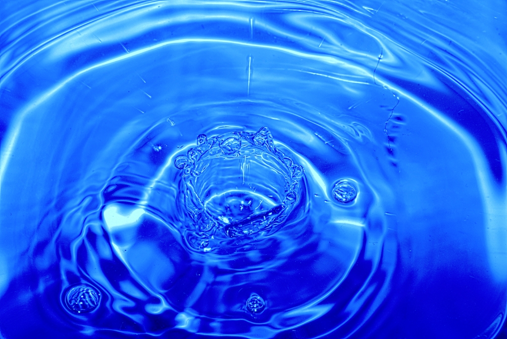 Goccia che cade in acqua
