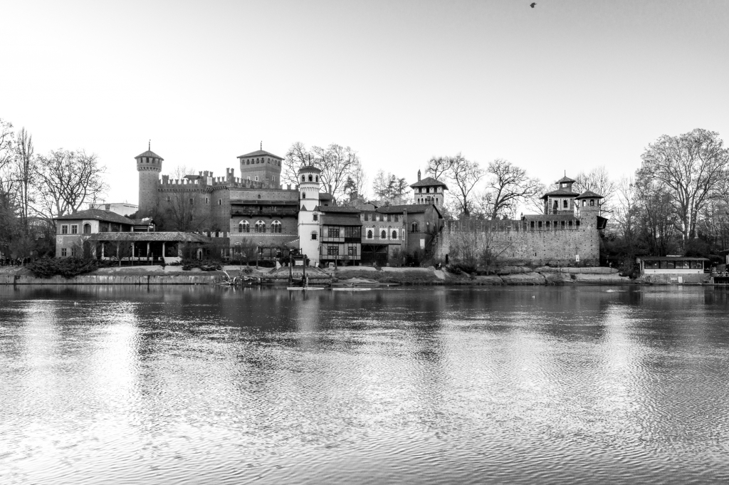 Castello medievale al parco del Valentino in bianco e nero