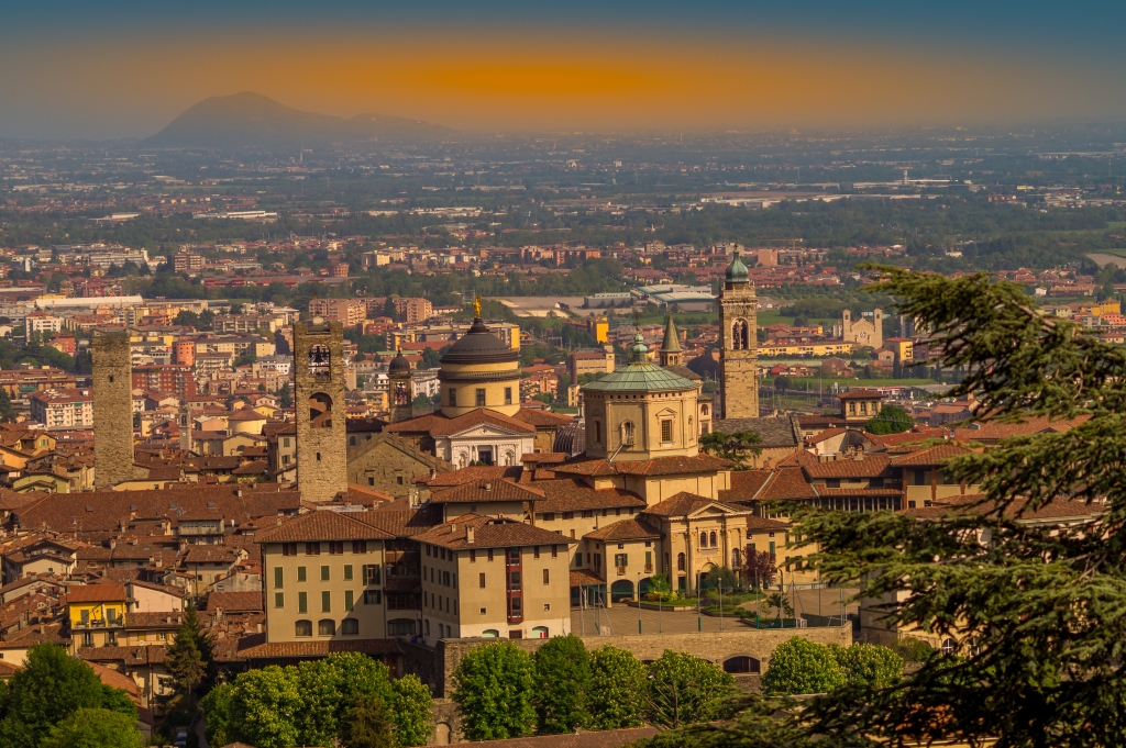 Panorama di Bergamo al tramonto