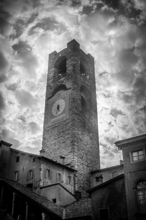 Campanone di Bergamo in bianco e nero