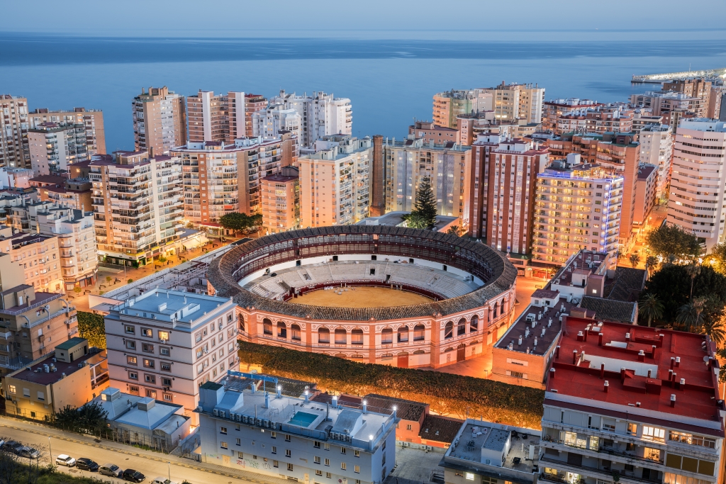 Lo skyline di Malaga all'ora blu