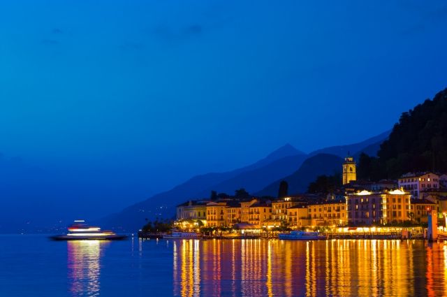 Salpando, di sera, da Bellagio.... · dandri