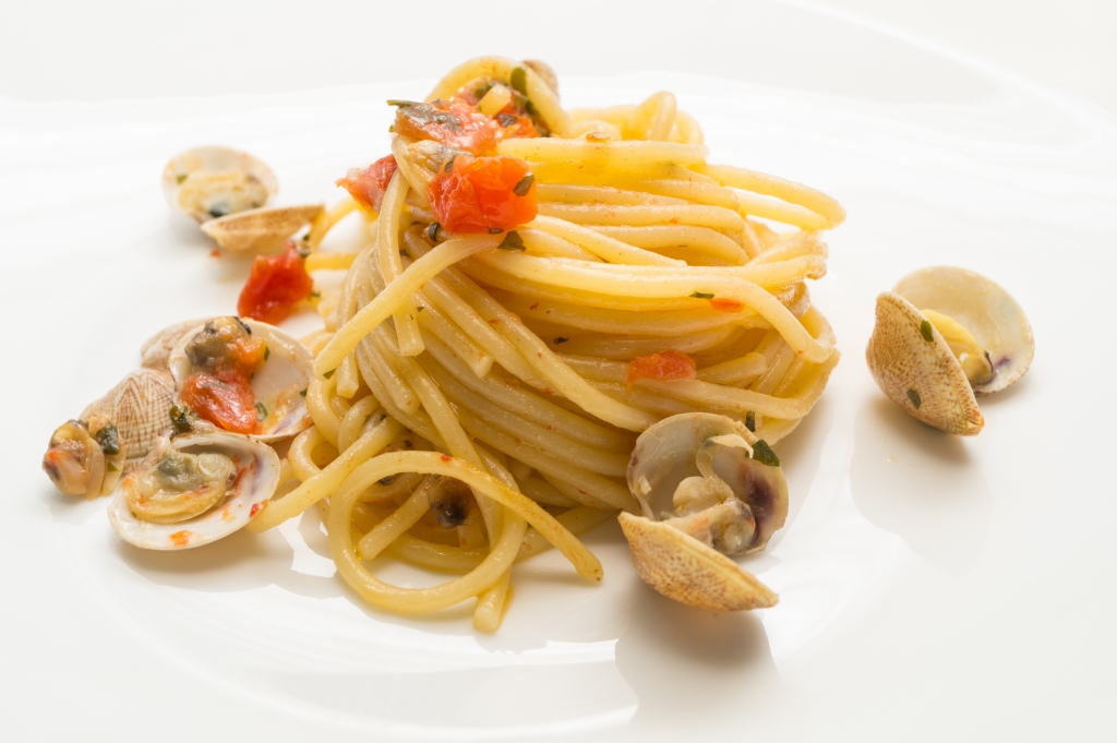 Spaghetti su piatto in primo piano
