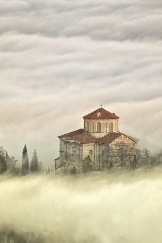 Nebbia avvolgente
