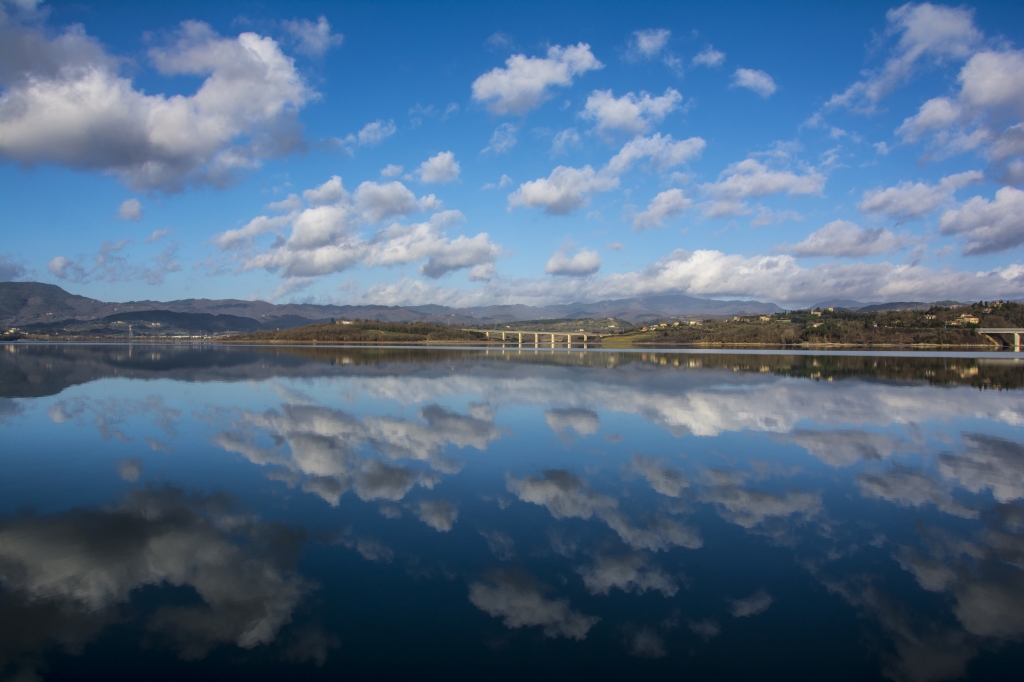 IL CIELO CHE SI SPECCHIA NEL LAGO