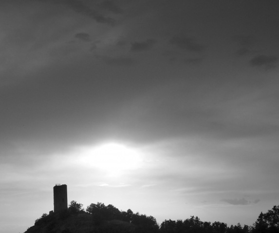 Antica torre al tramonto