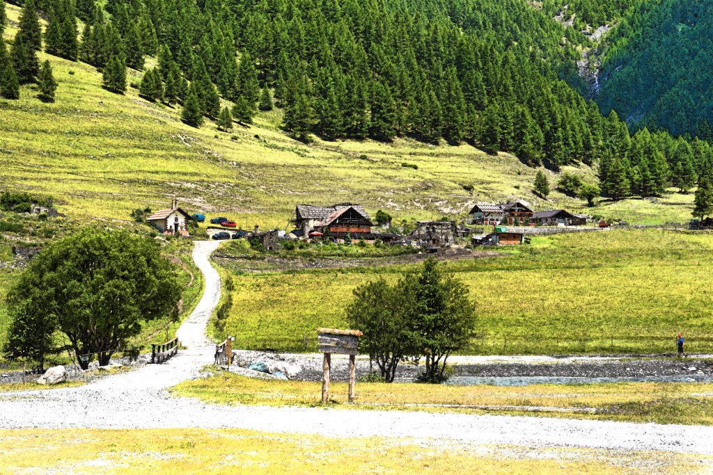 Paesaggio di montagna con baite.