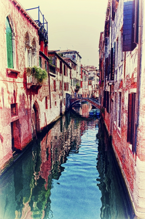 Venezia, vista di un canale.