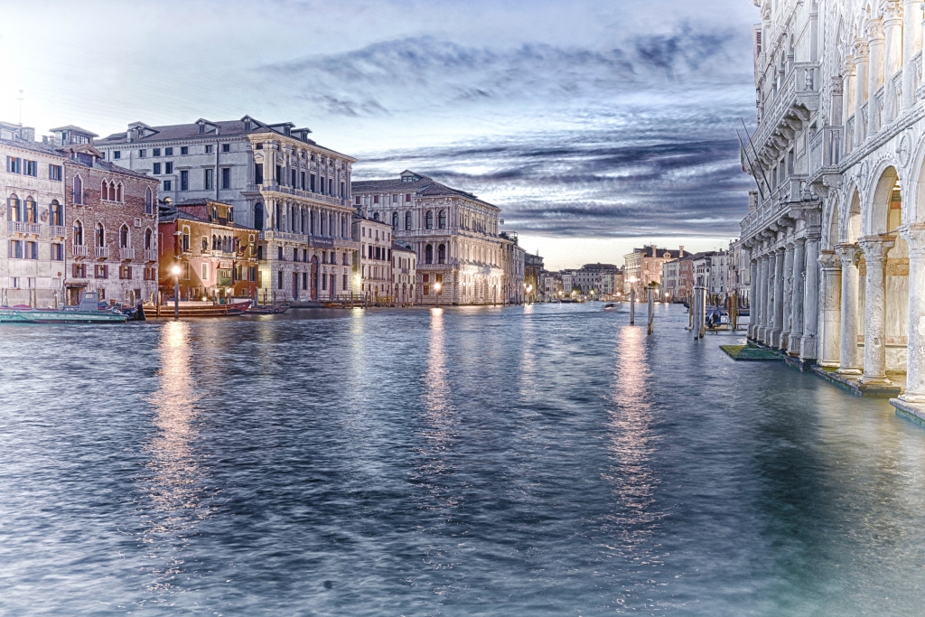 Venezia in notturno.