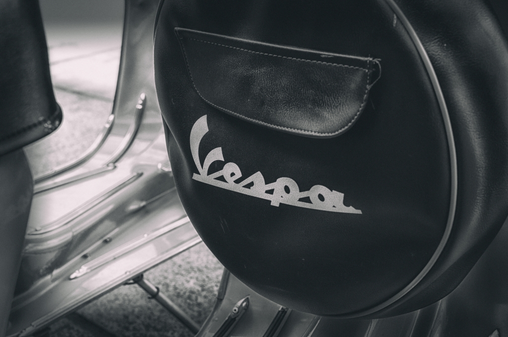 vespa piaggio 50 bianco e nero