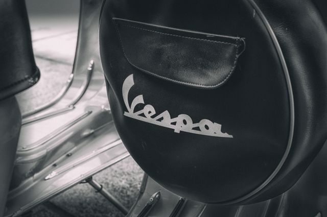 vespa piaggio 50 bianco e nero