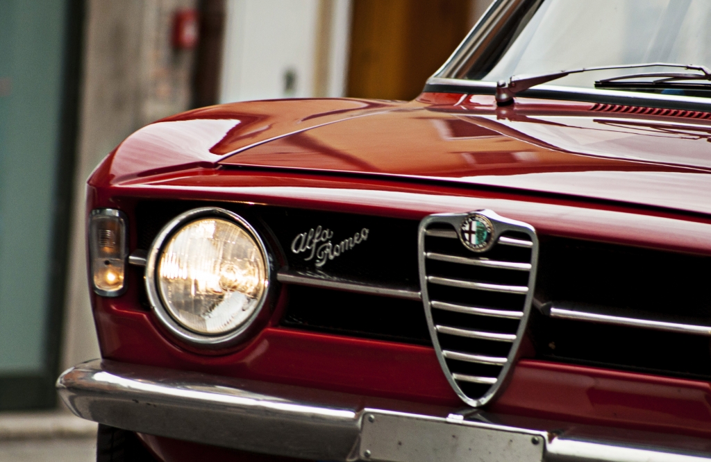 vecchia auto alfa romeo gt scalino