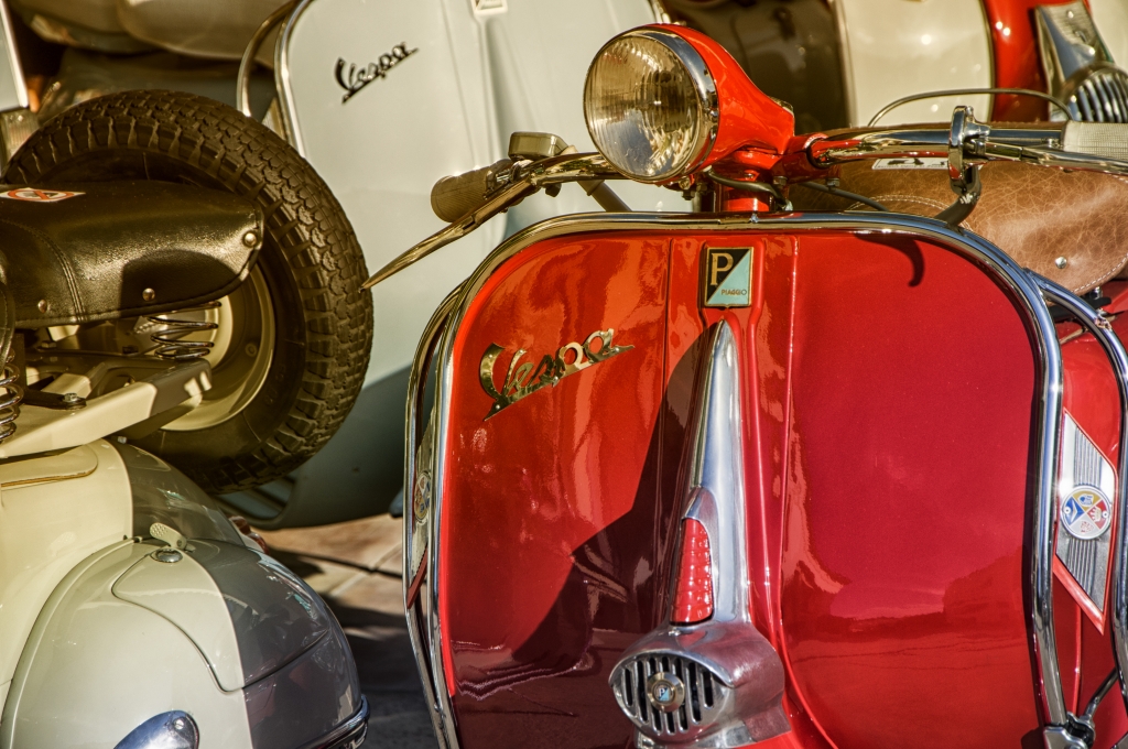 vecchia vespa piaggio rossa