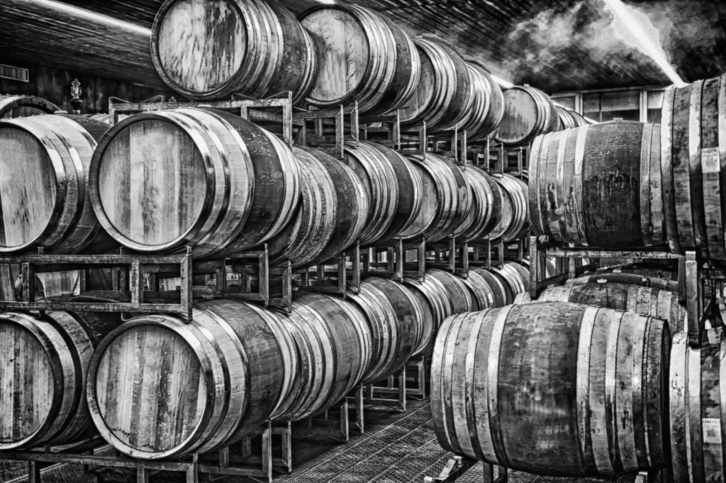 Cantina con botti di vino.