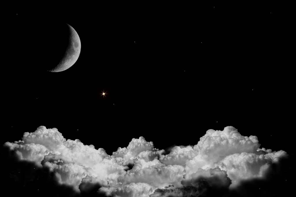 luna e nuvole