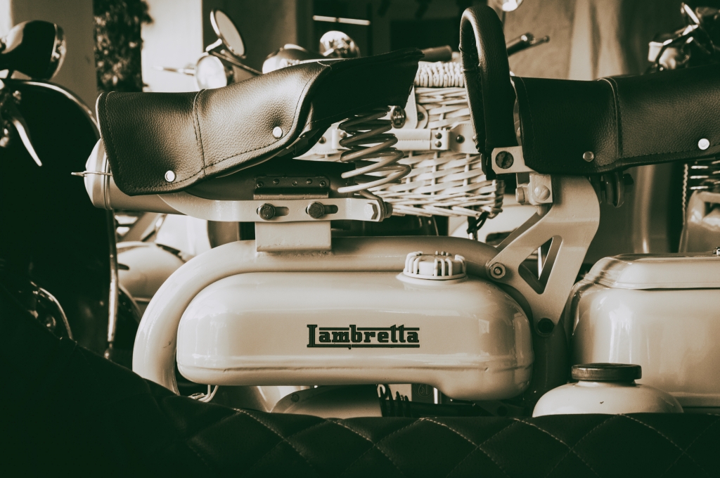 piaggio  lambretta scritta serbatoio