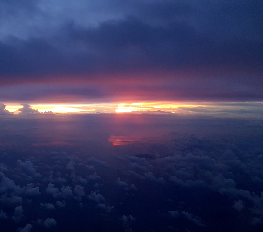 Alba sul mondo, cielo dalle 1000 sfumature