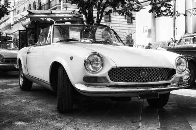 FIAT 124 ANNI 70 BIANCO E NERO