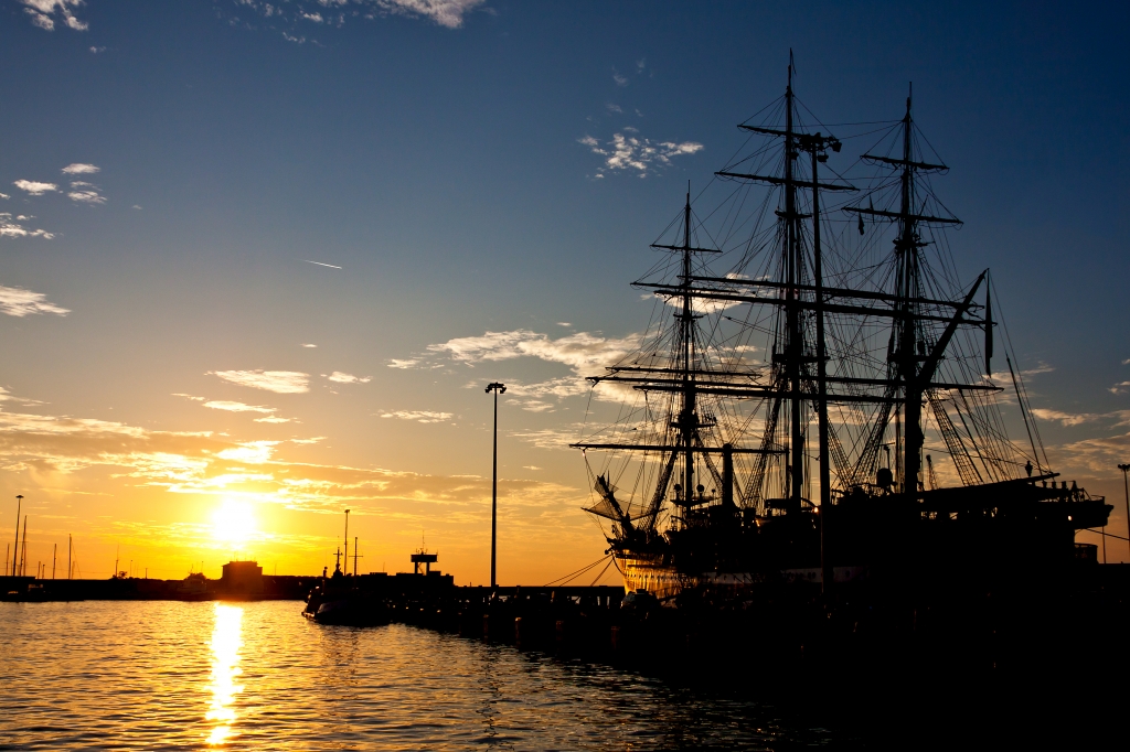 Tramonto sulla Vespucci