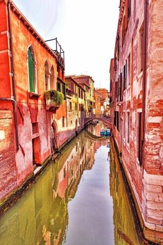 Paesaggio di un canale a Venezia.