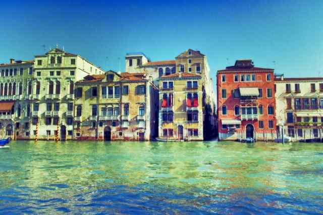 Palazzi affacciati sul canale a Venezia.