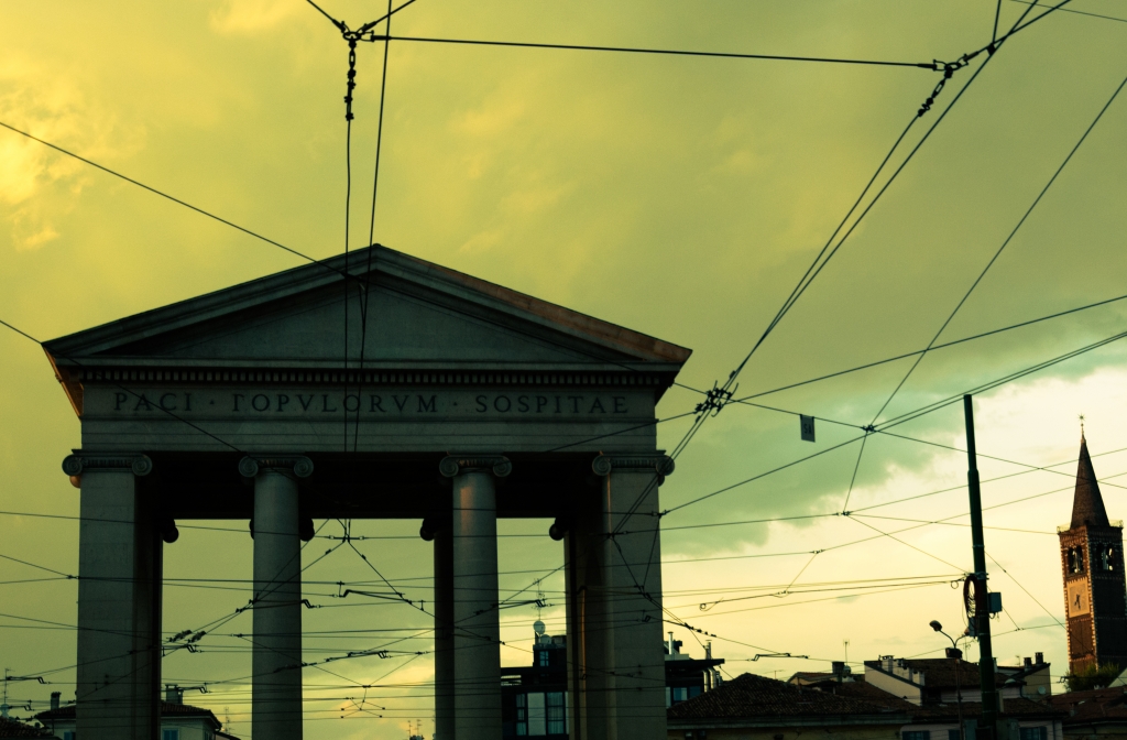 Porta Ticinese poco prima del tramonto