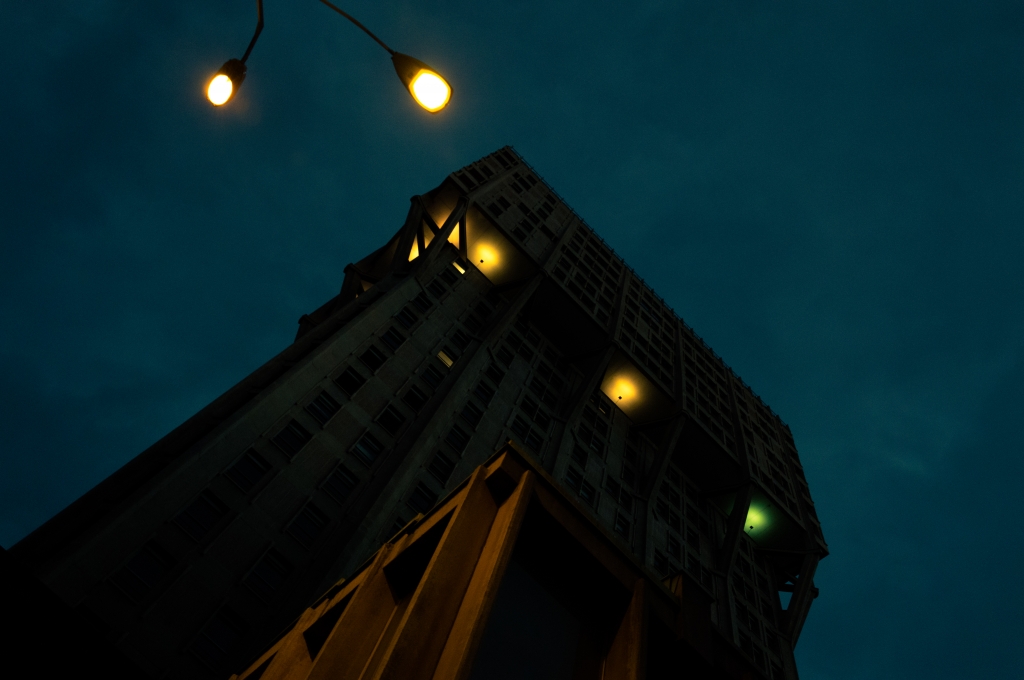 Torre Velasca durante la notte