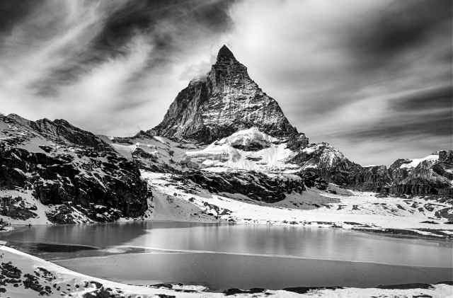 Matterhorn e Lago Riffelsee, Svizzera