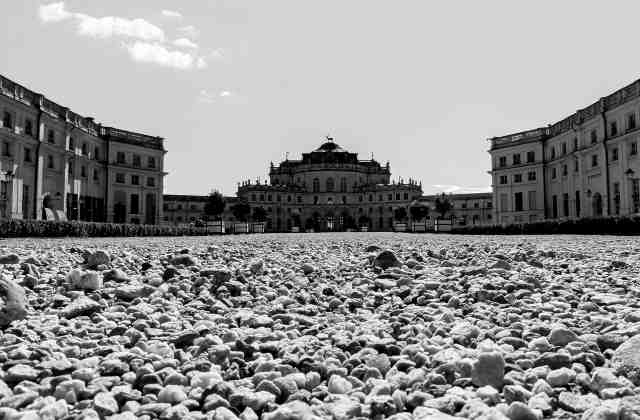 Palazzina di Caccia in bianco e nero
