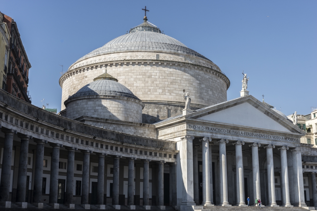 Basilica a Piazza del Plebiscito