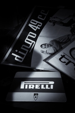 antica pubblicità gomme pirelli in bianco e nero